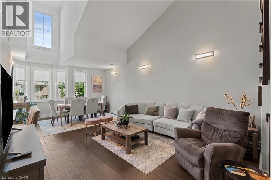 8 ST. ANDREWS Lane S