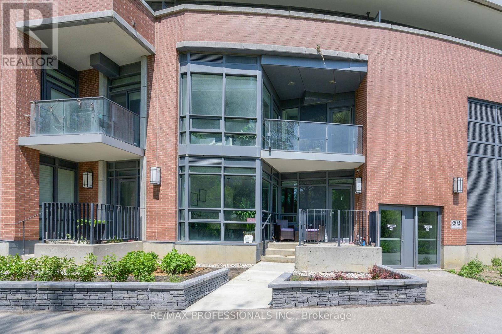 TH04 - 2212 LAKE SHORE BOULEVARD W
