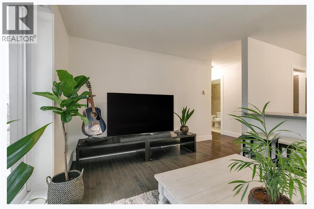 202, 1904 10 Street SW