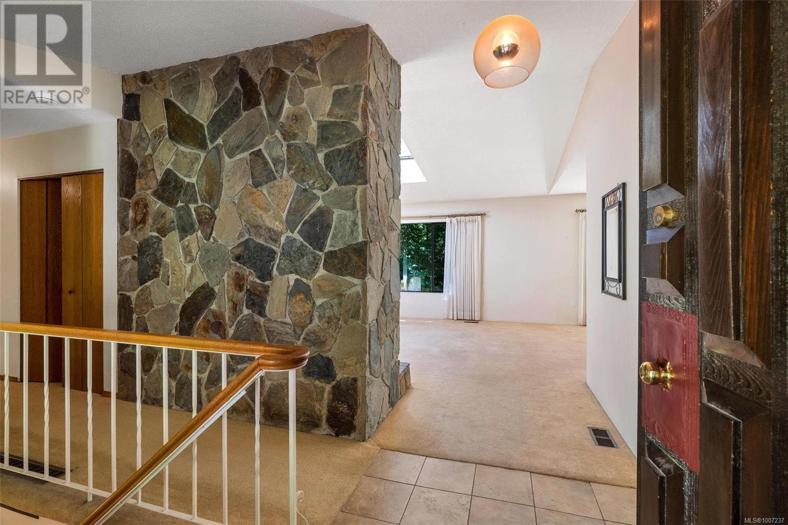 4687 Lochwood Cres
