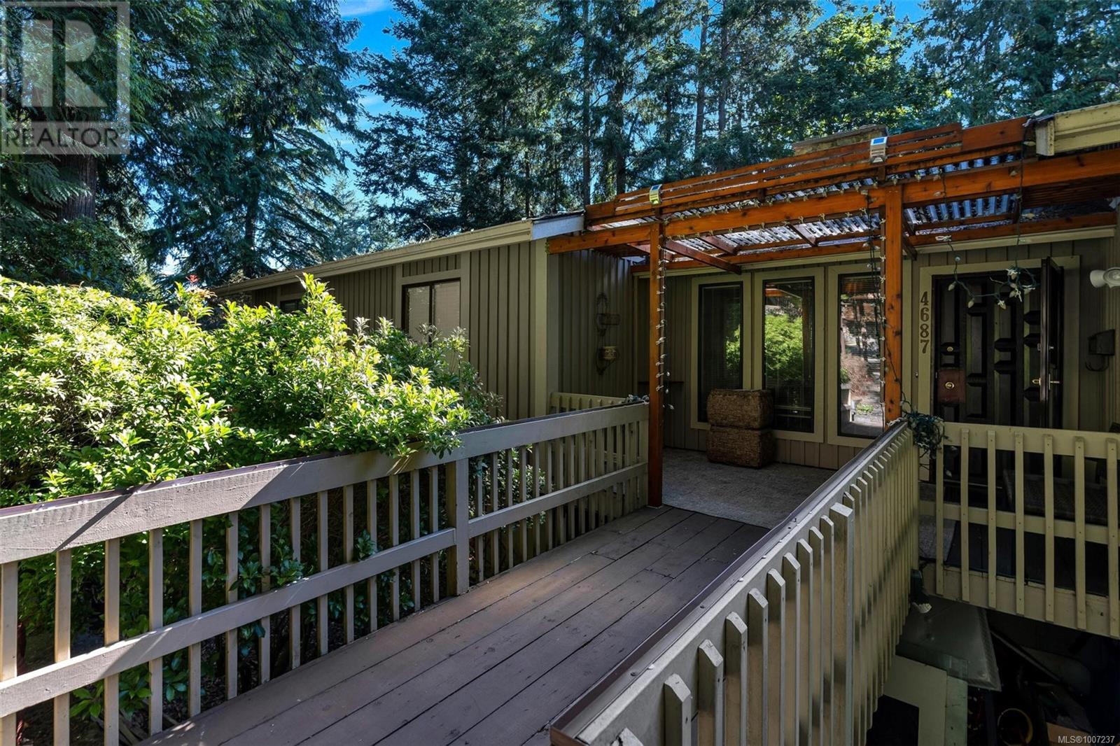 4687 Lochwood Cres