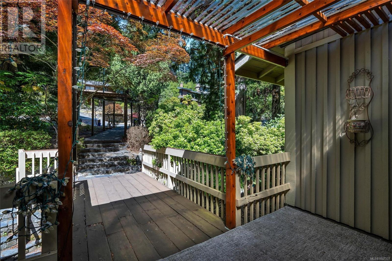 4687 Lochwood Cres