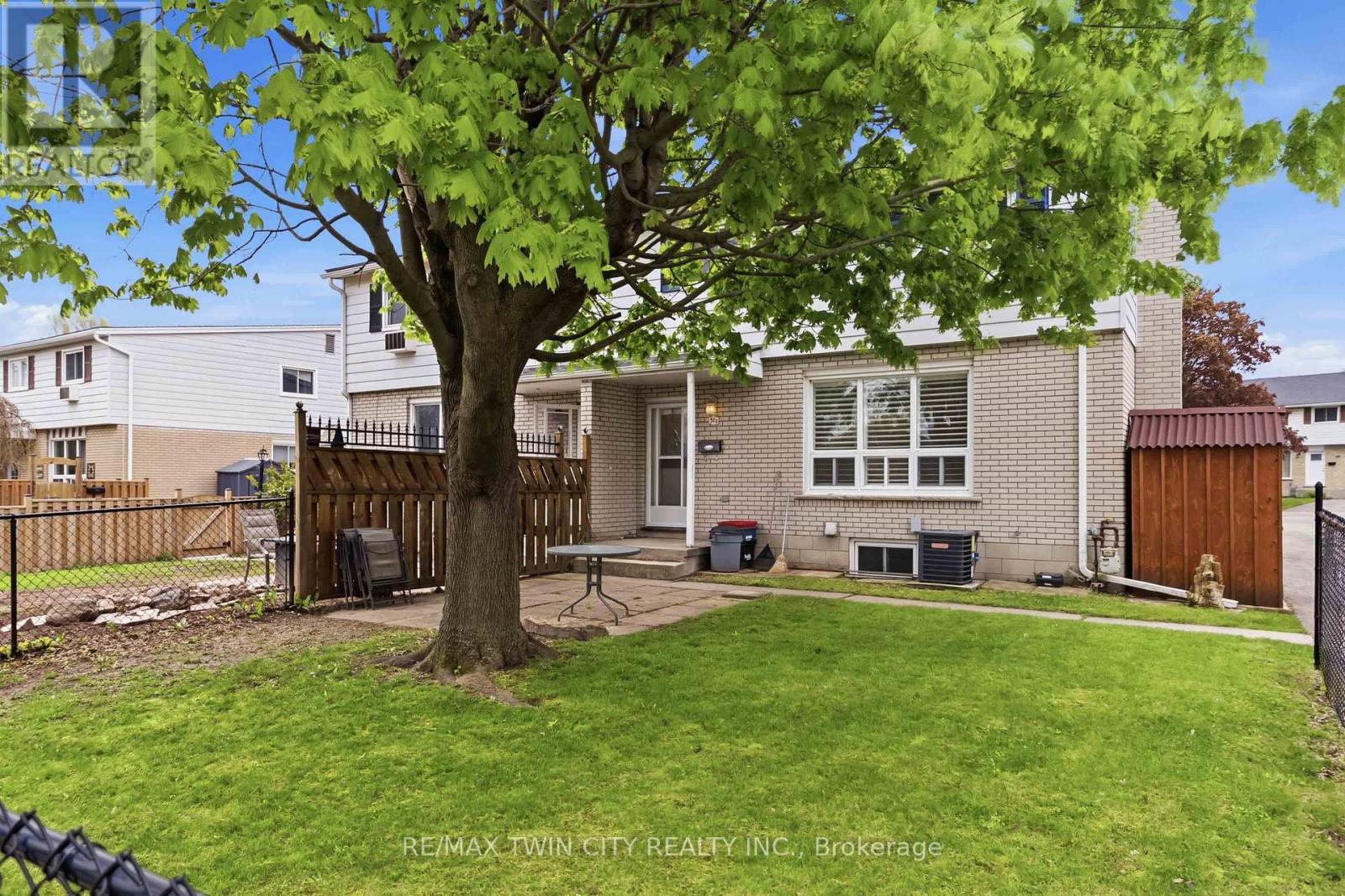 C - 51 METCALFE CRESCENT