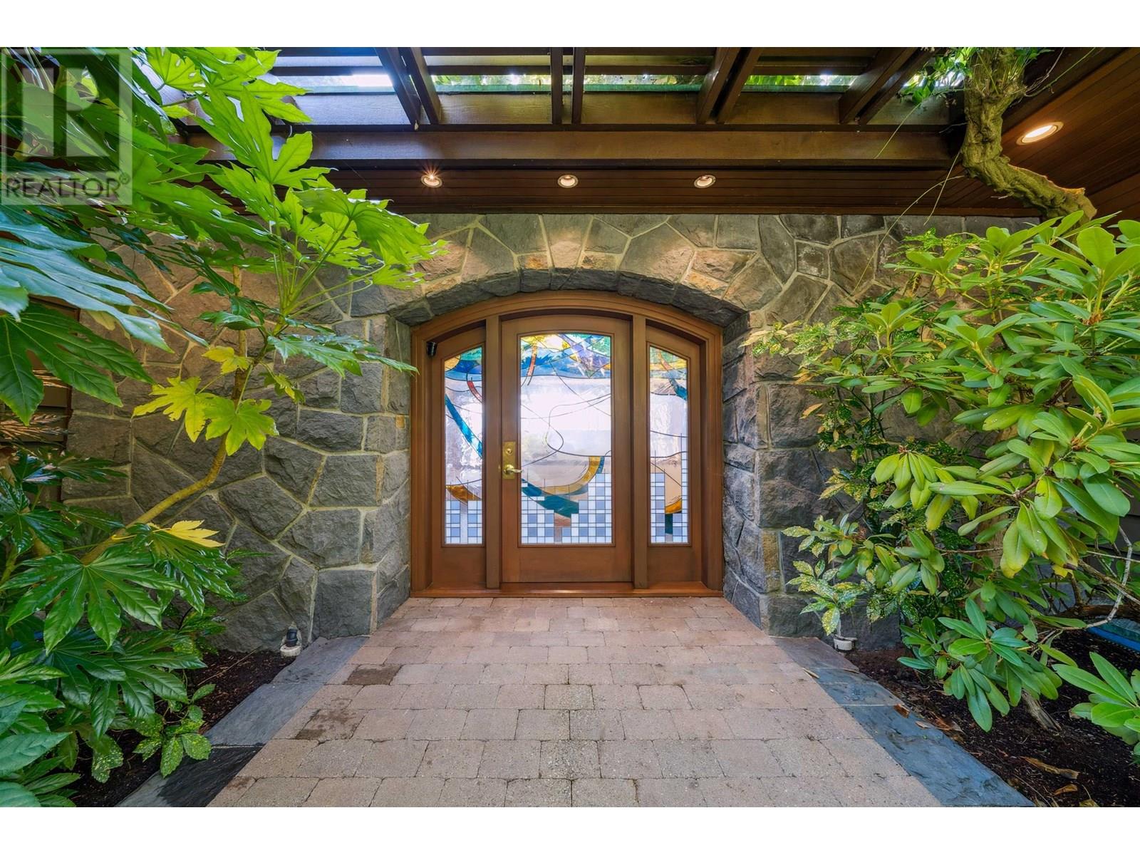 270 LIONS BAY AVENUE