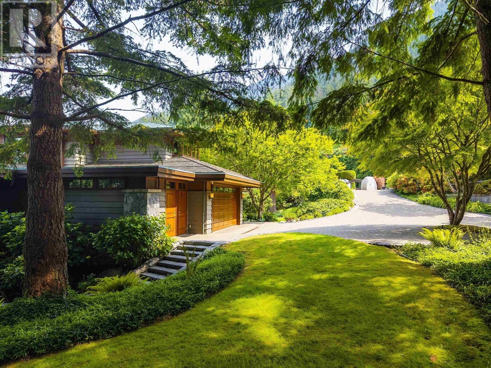 270 LIONS BAY AVENUE