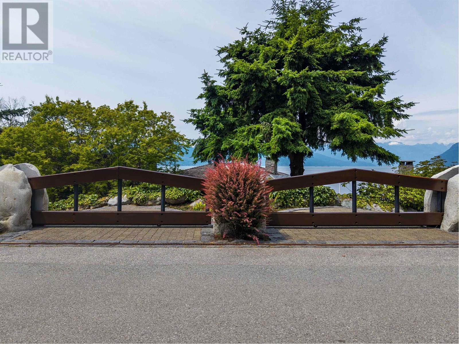 270 LIONS BAY AVENUE
