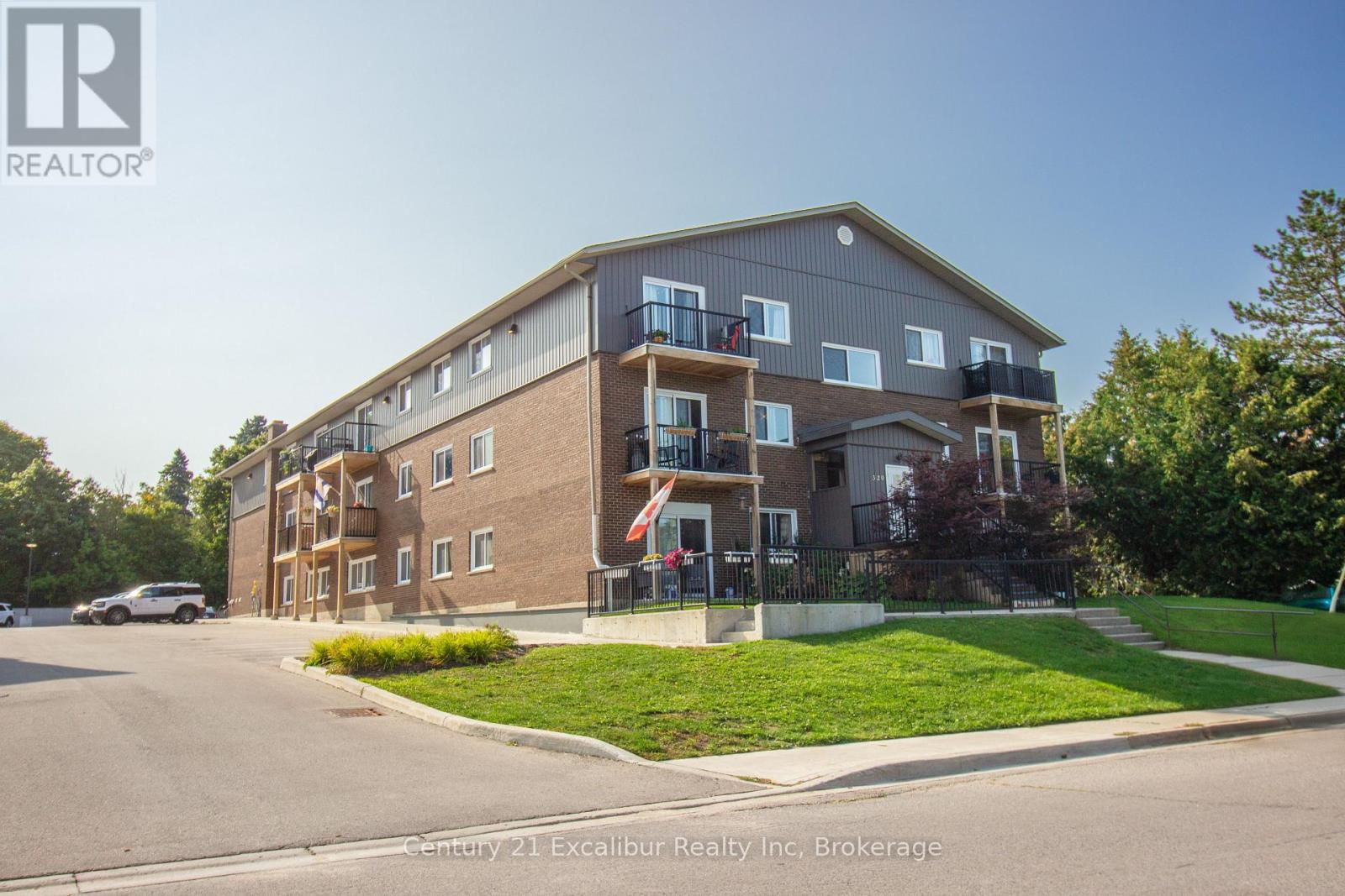 Photo 1 of 13 — 16 - 320 QUEEN STREET E Unit 16, Centre Wellington (Fergus), ON N1M1T4