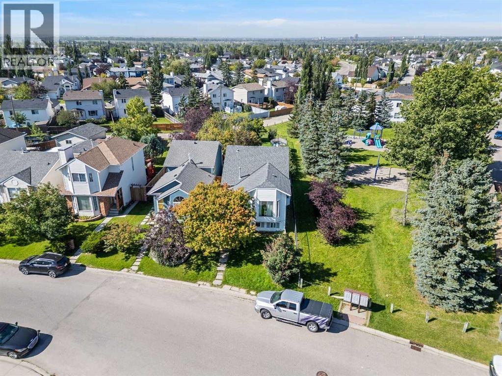 31 Rivercrest Crescent SE