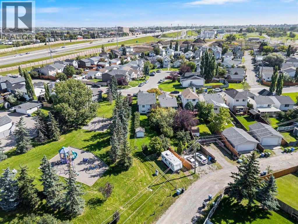 31 Rivercrest Crescent SE