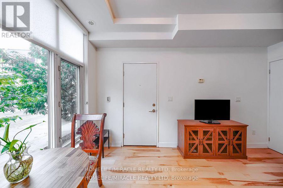 2 - 1331 GERRARD STREET E