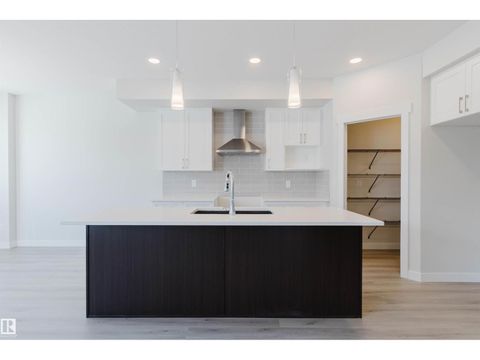 5407 PARC REUNIS WY Beaumont AB T4X2Z7