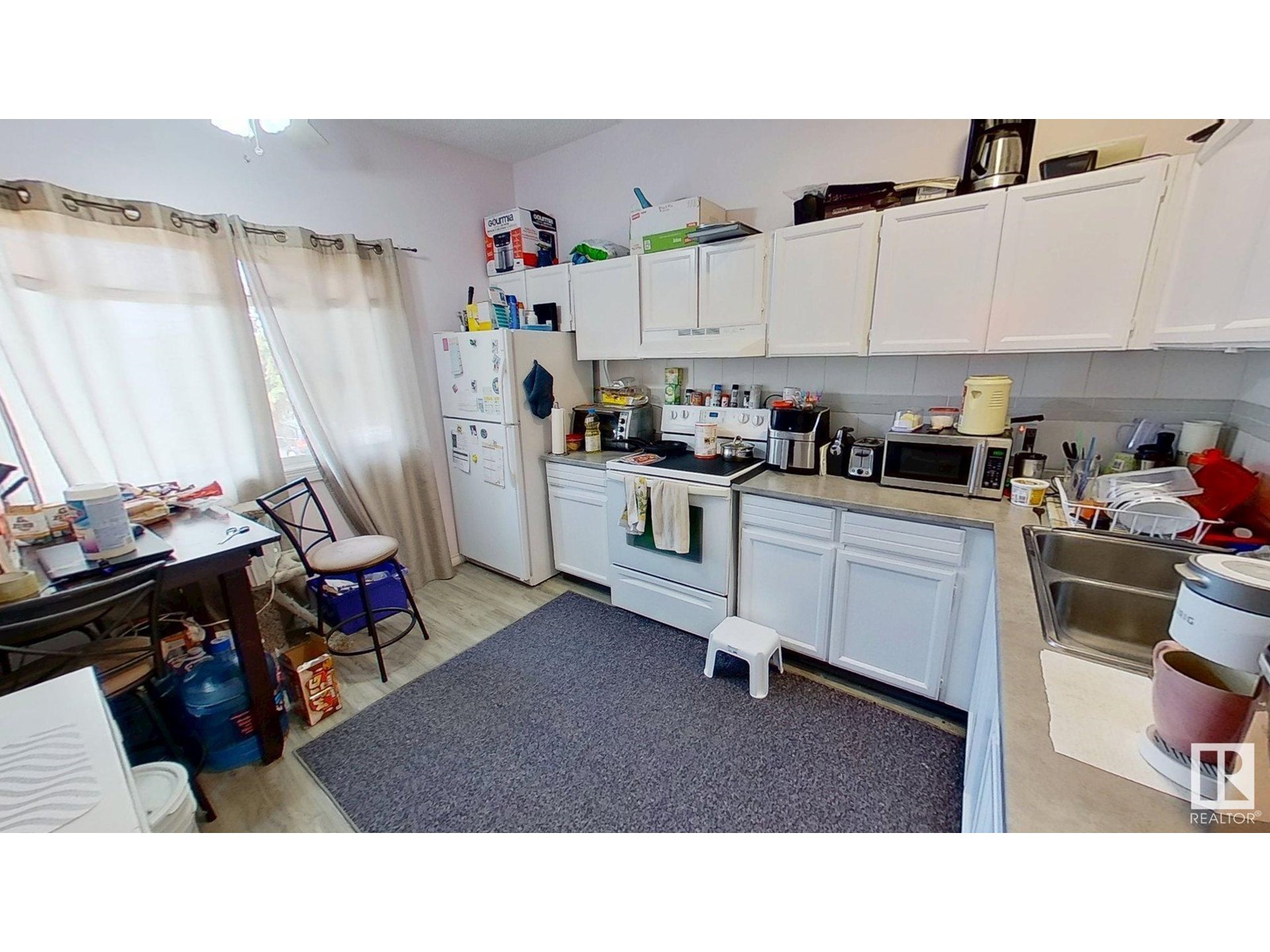 8930B 144 AV NW
