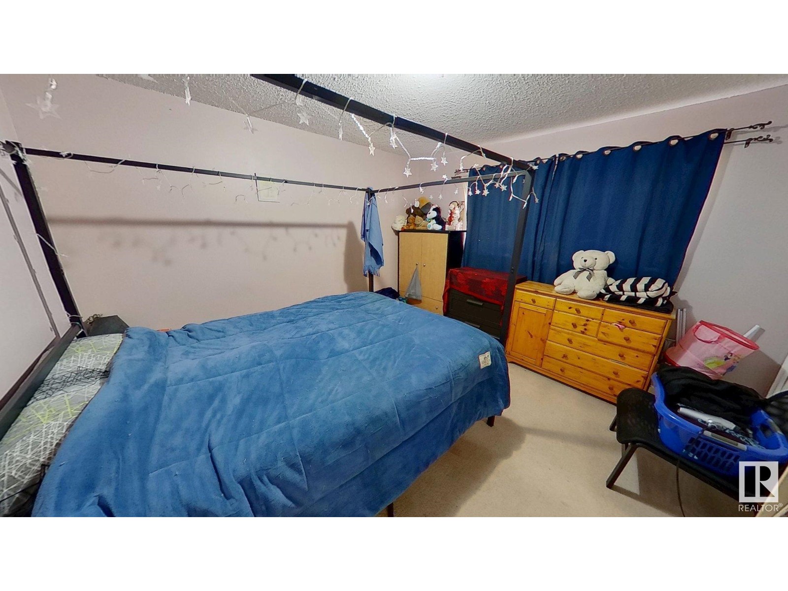 8930B 144 AV NW