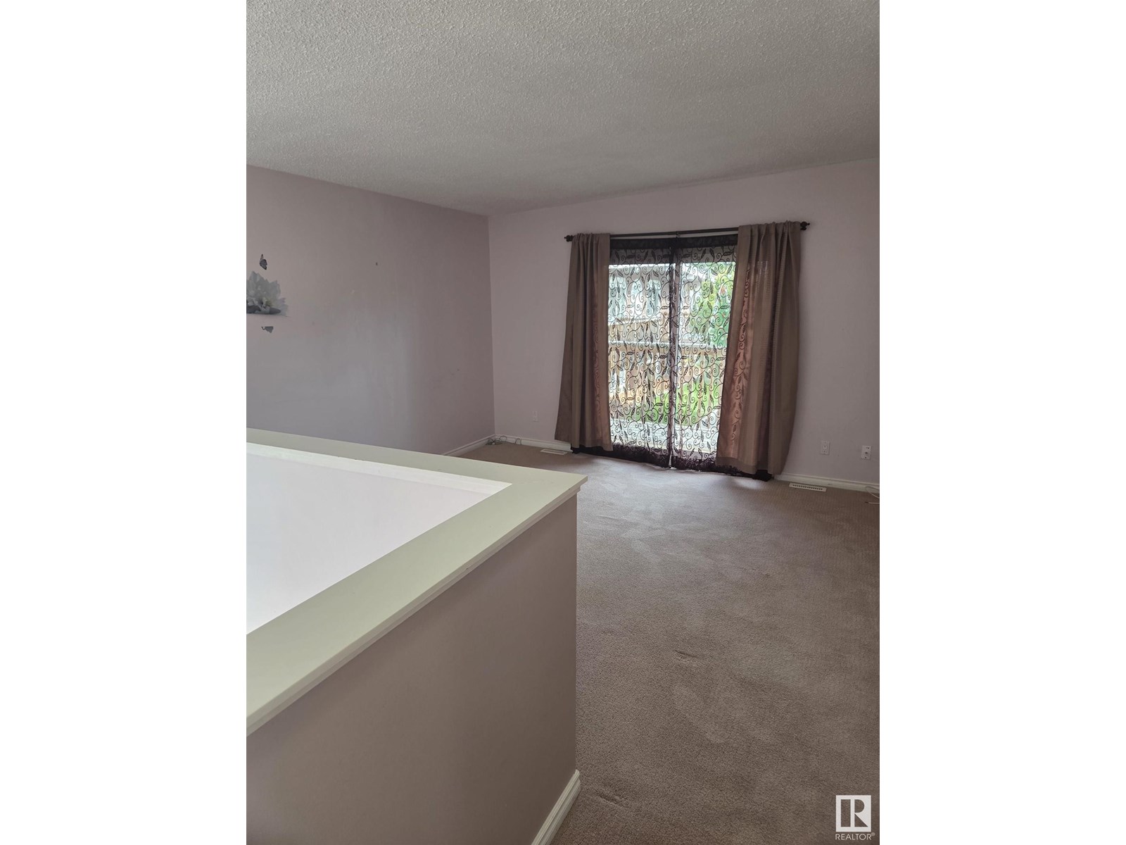8930B 144 AV NW