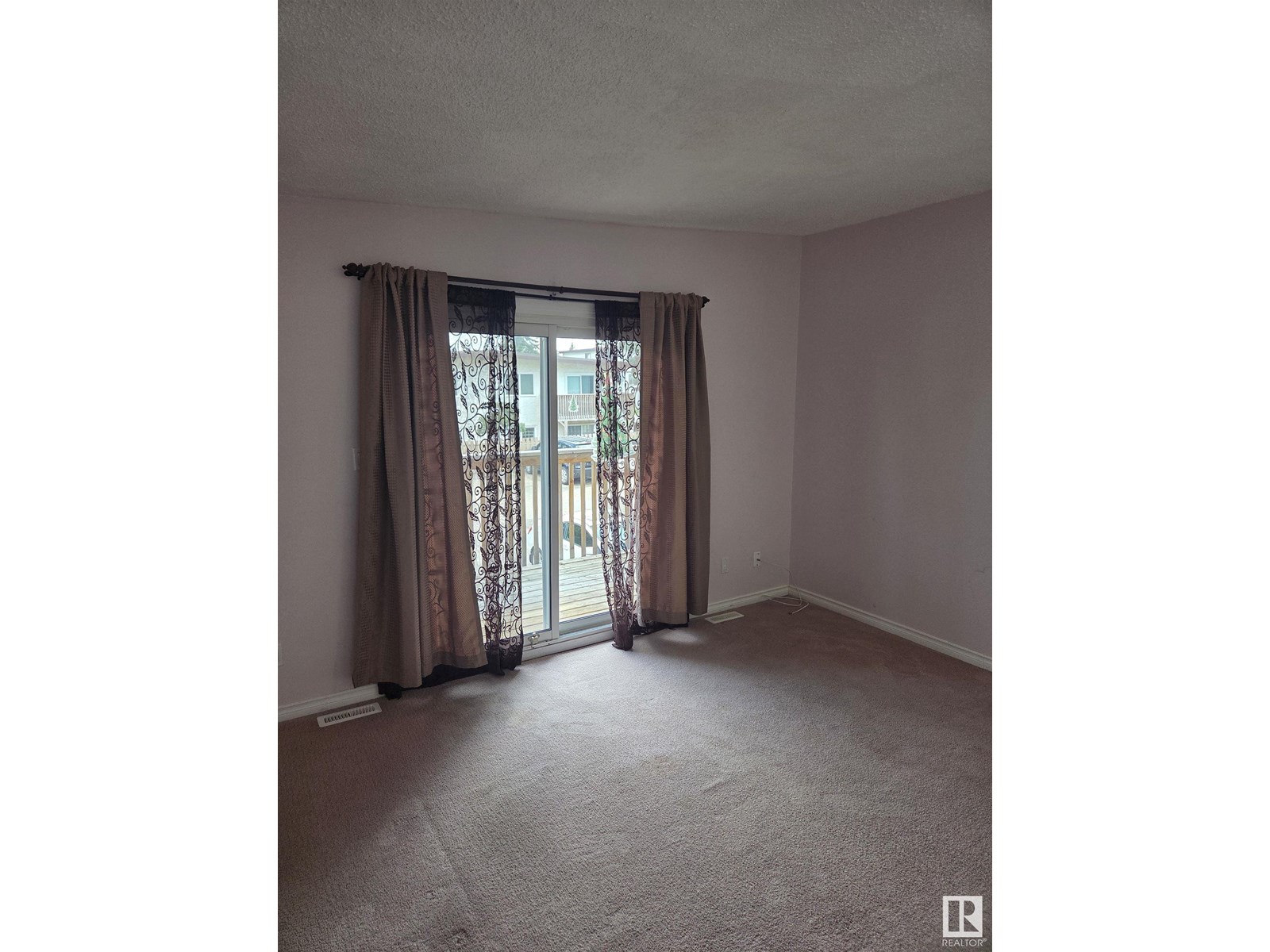 8930B 144 AV NW