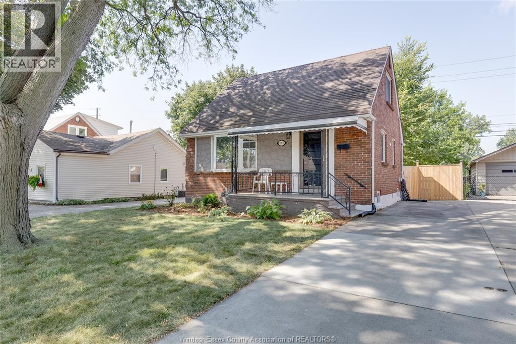1075 PRADO PLACE