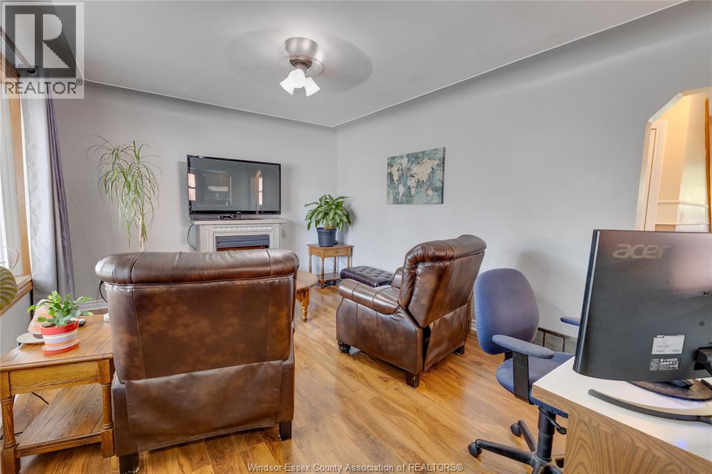 1075 PRADO PLACE
