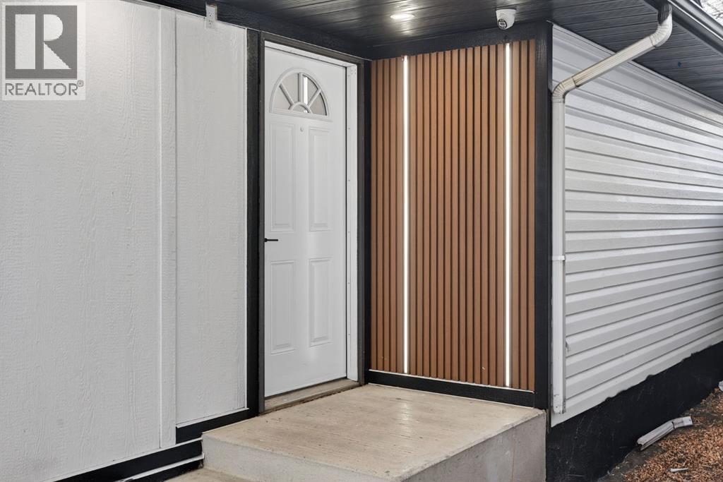 420 Pinegreen Close NE