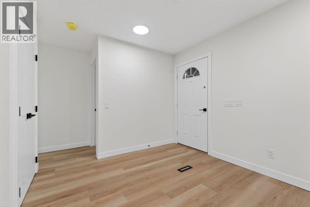 420 Pinegreen Close NE