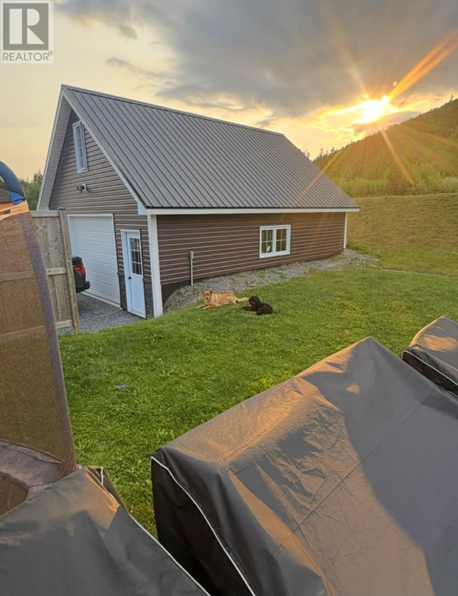 16 Shamrock Crescent