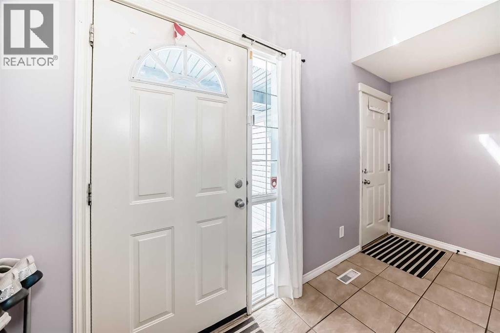 44 Canoe Square SW