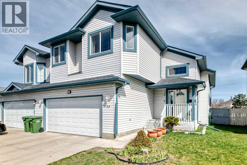 44 Canoe Square SW