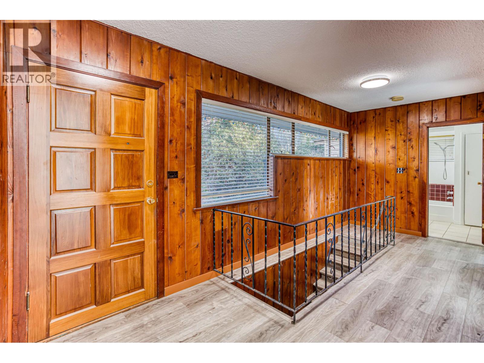 1025 RIDGEWOOD DRIVE