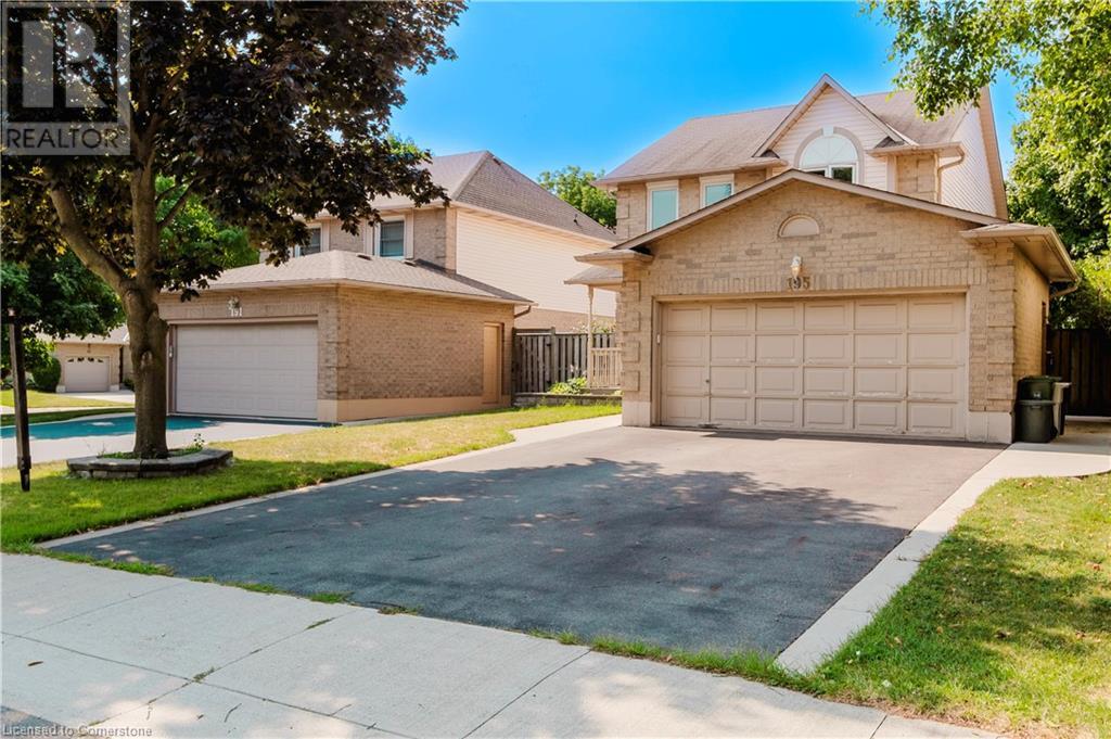 195 DUNCAIRN Crescent