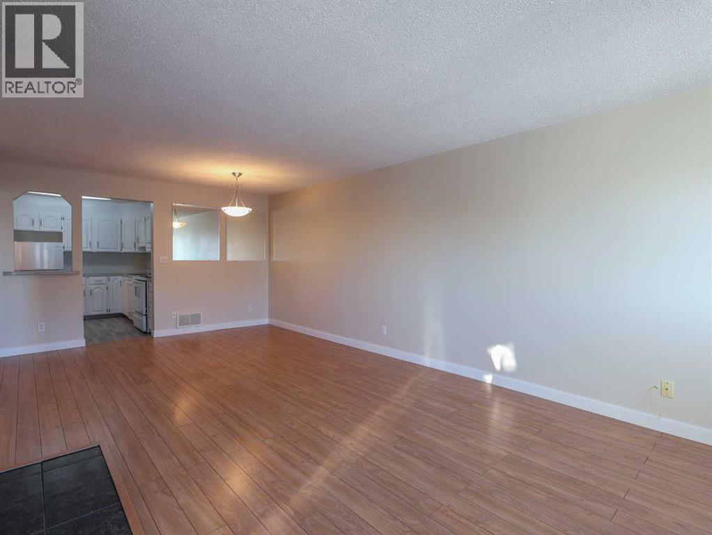 206, 4714A 49 Street