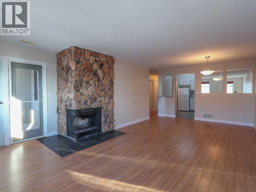 206, 4714A 49 Street