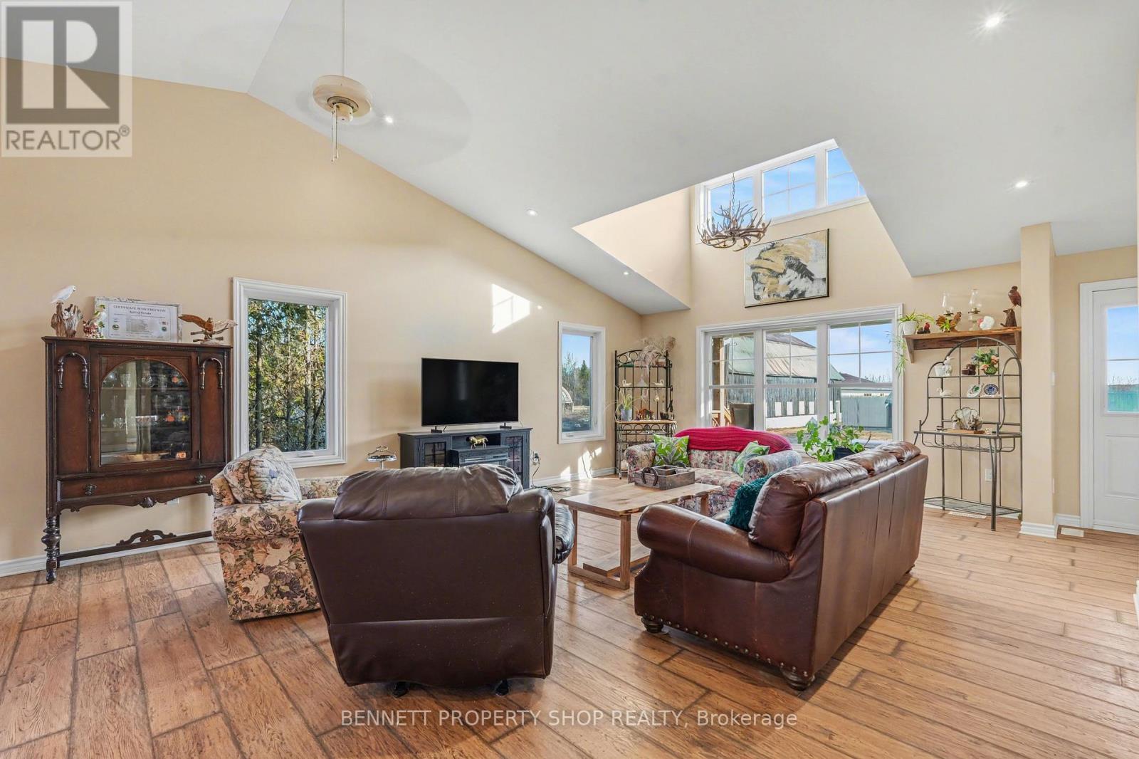 7261 THIRD LINE ROAD S