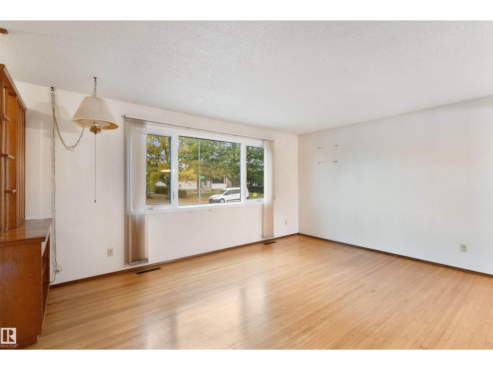 13015 81 ST NW