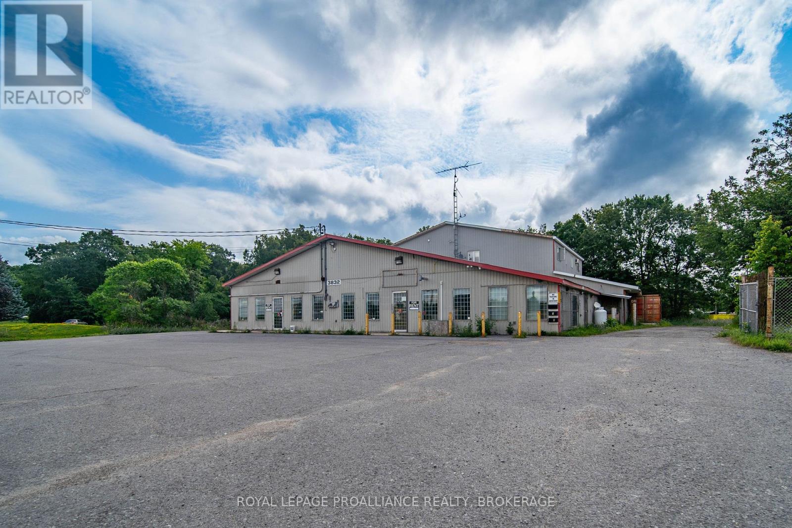 3832 PERTH ROAD
