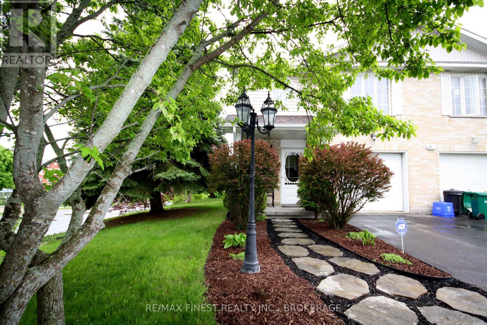 505 FARNHAM COURT