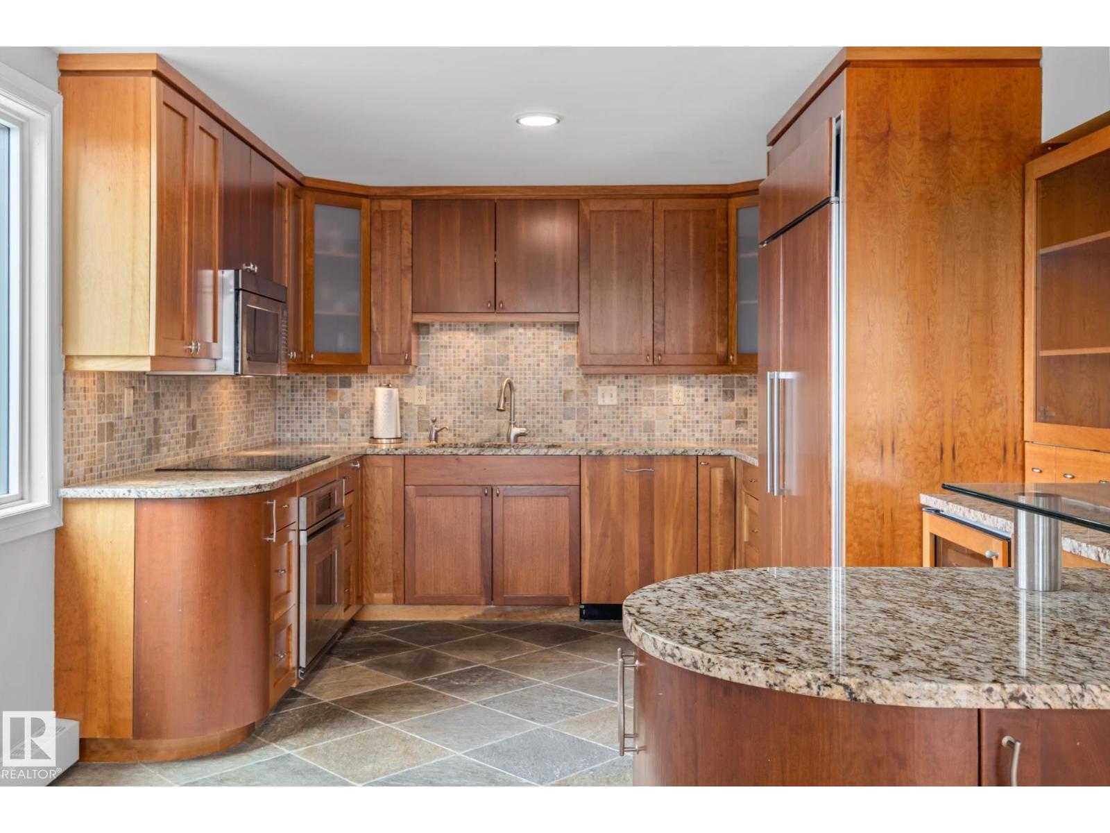 #202 10010 119 ST NW