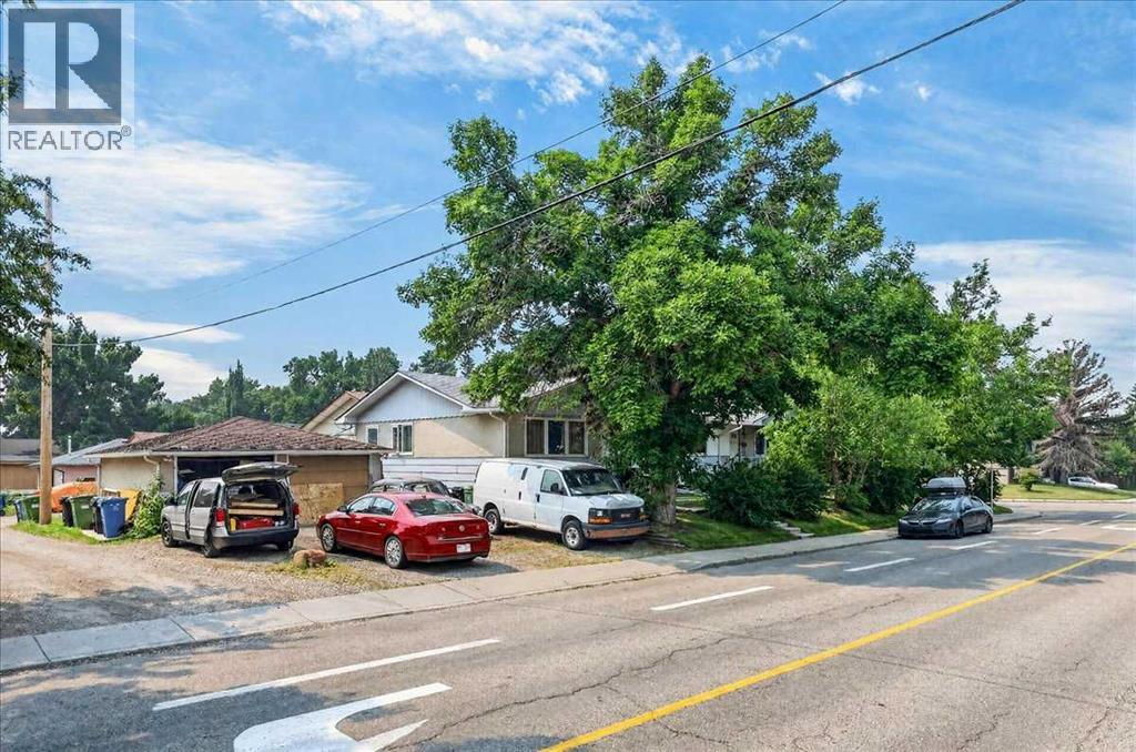 1907 14 Avenue NE