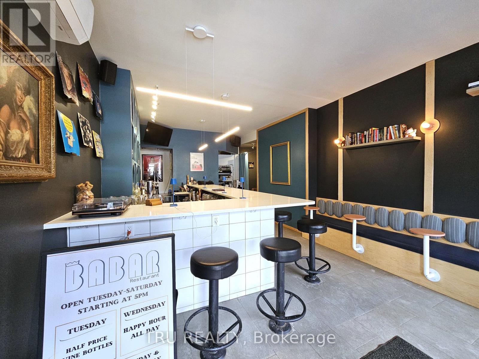 826 SOMERSET STREET W