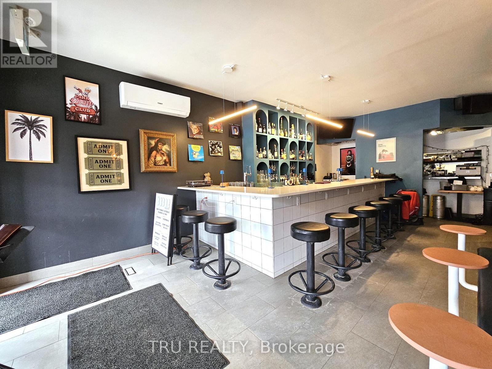 826 SOMERSET STREET W