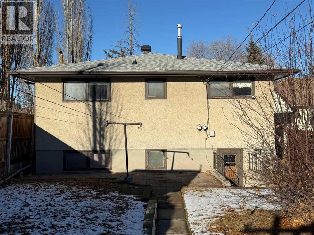 A 111, 111 27 Avenue NE