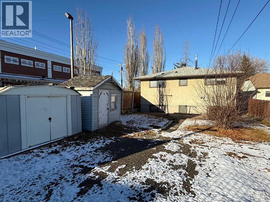 A 111, 111 27 Avenue NE