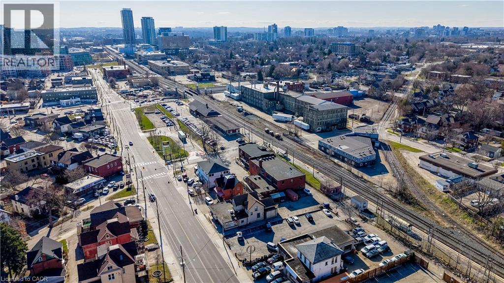 150 VICTORIA Street N