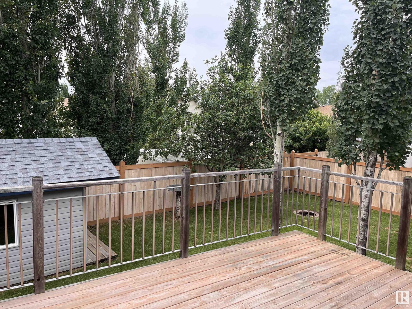 2 WAKEFIELD PL