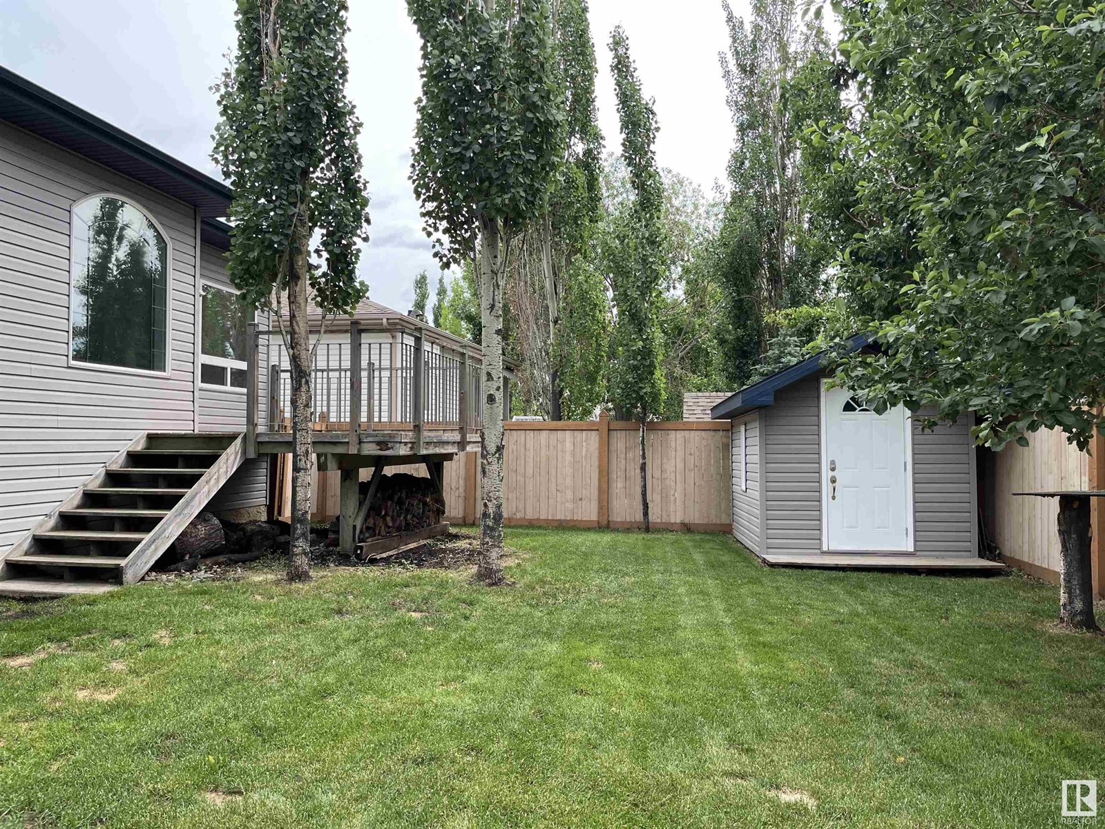 2 WAKEFIELD PL
