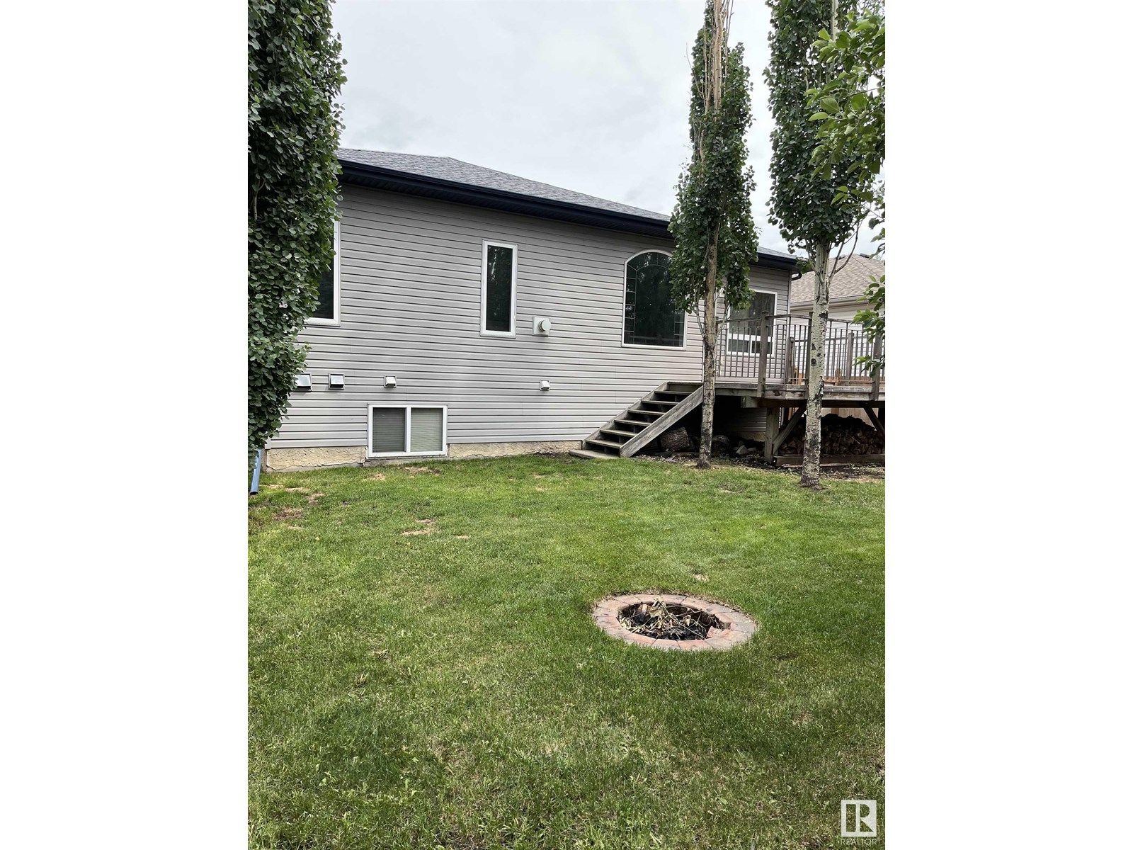 2 WAKEFIELD PL