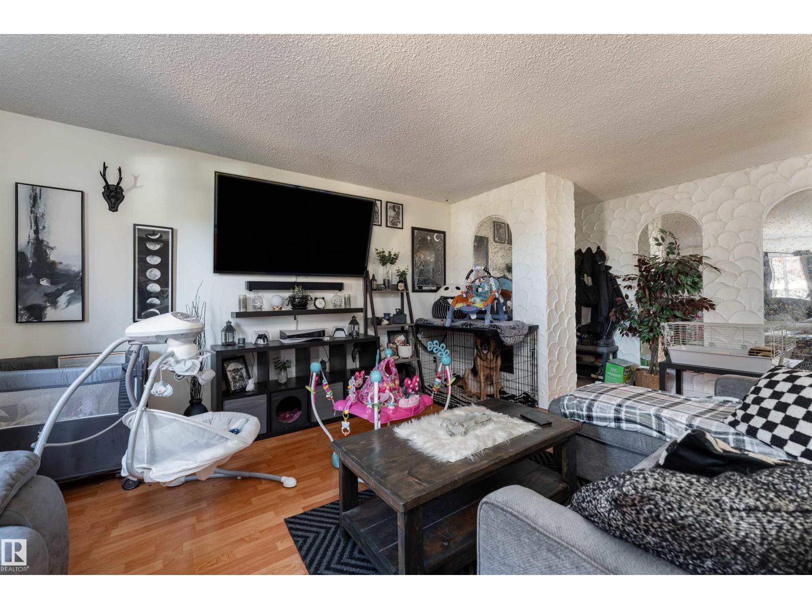 8207 169 ST NW