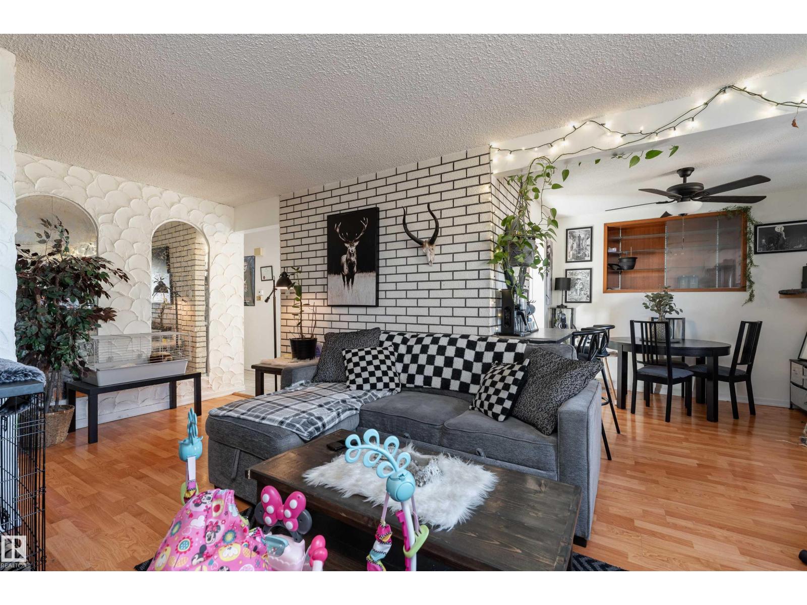 8207 169 ST NW