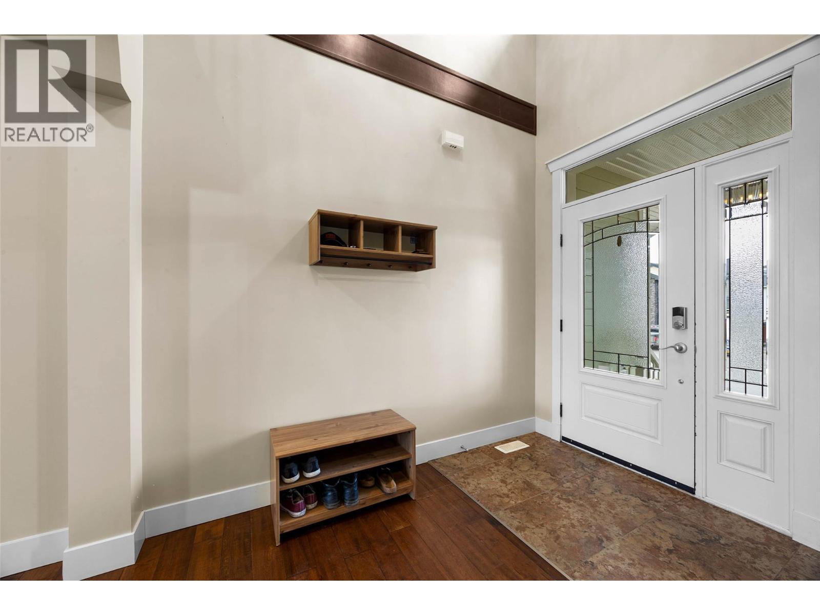 2748 Beachmount Crescent