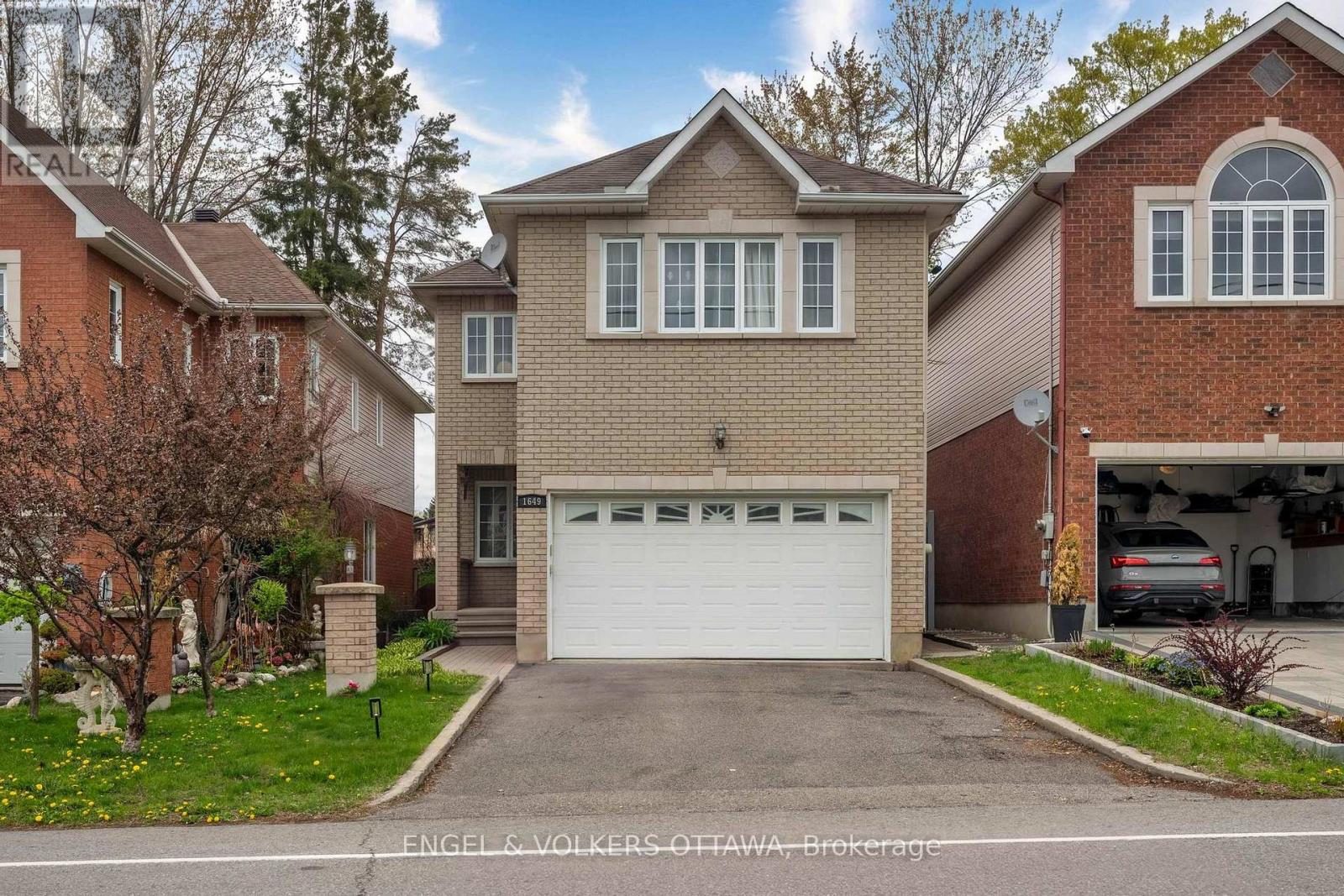 Photo 1 of 37 — B - 1649 ROSEBELLA AVENUE Unit B, Ottawa, ON K1T1E9