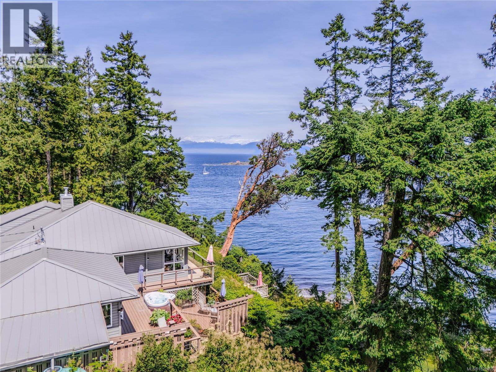Photo 1 of 59 — 1130 Berry Point Rd, Gabriola Island, BC V0R1X1