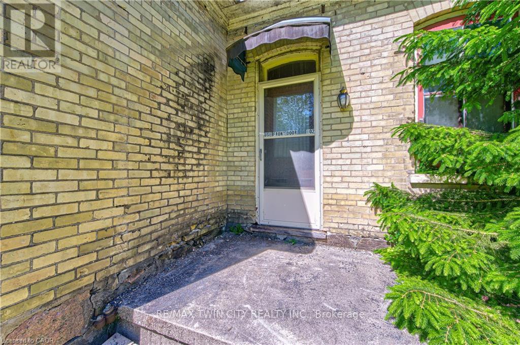 12 MYRTLE AVENUE